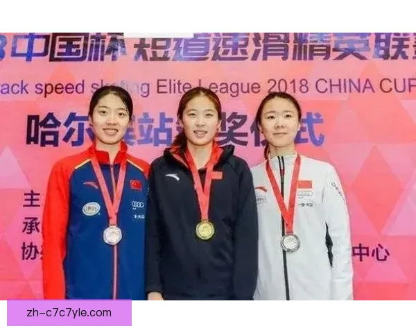 张楚桐金吉莉同组角逐短道女子1500米